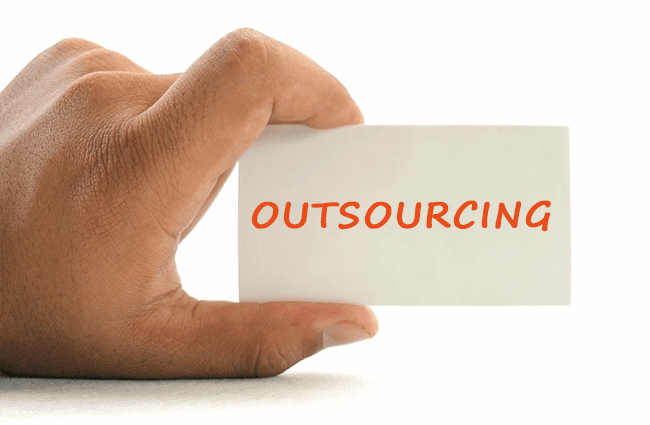 Ventajas e inconvenientes de externalizar tu marketing inmobiliario